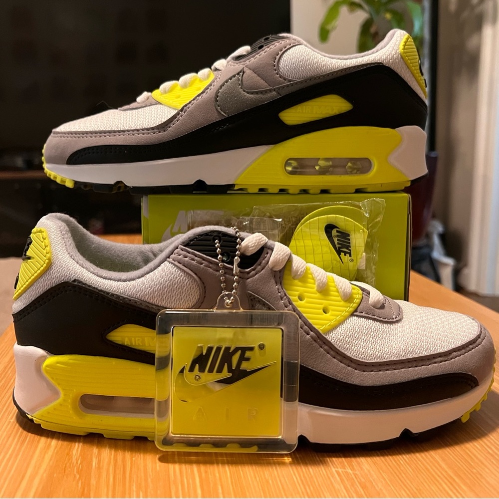 Nike Air Max 90 Volt